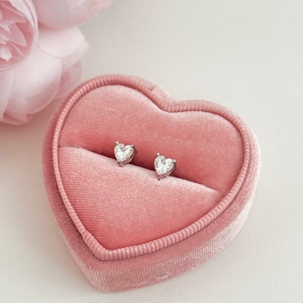 S925 Silver Needle Heart Moissanite Earrings