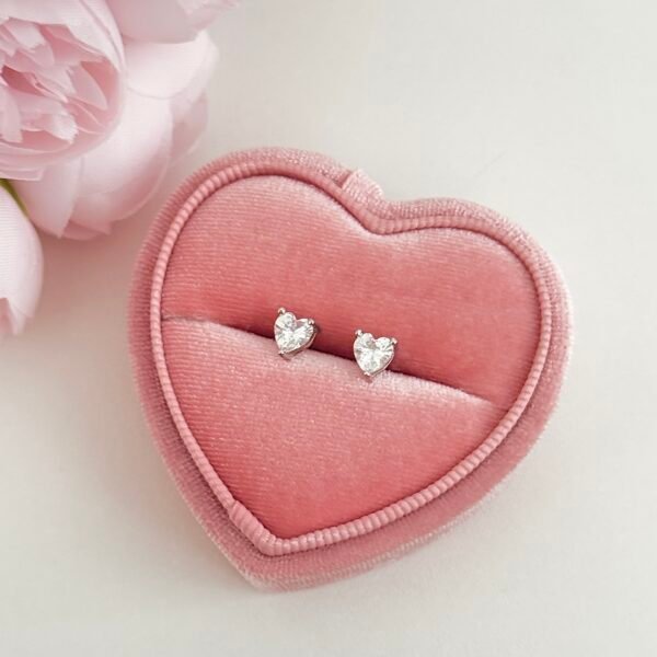 S925 Silver Needle Heart Moissanite Earrings