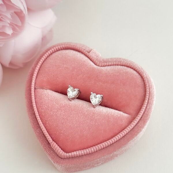 S925 Silver Needle Heart Moissanite Earrings