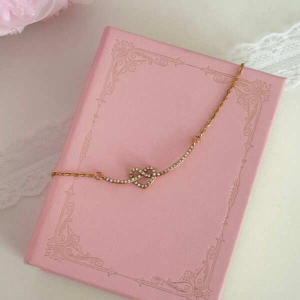 Nodus Cordis Aureus Necklace