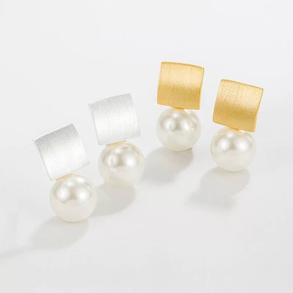 Saina French Vintage Pearl Earrings