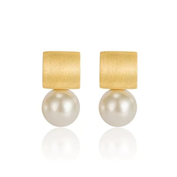 Saina French Vintage Pearl Earrings