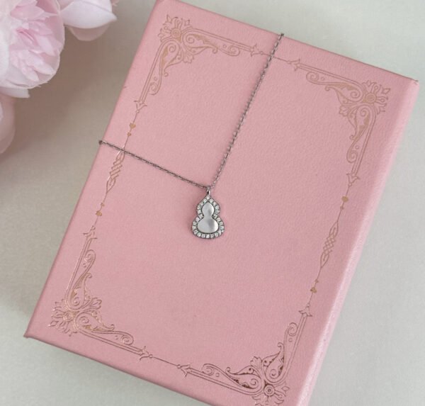 S925 sterling silver mother-of-pearl and zircon small gourd earrings