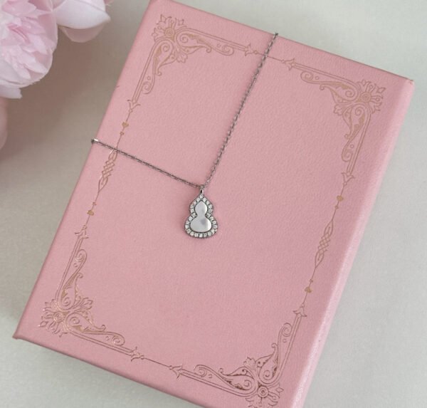 S925 sterling silver mother-of-pearl and zircon small gourd earrings