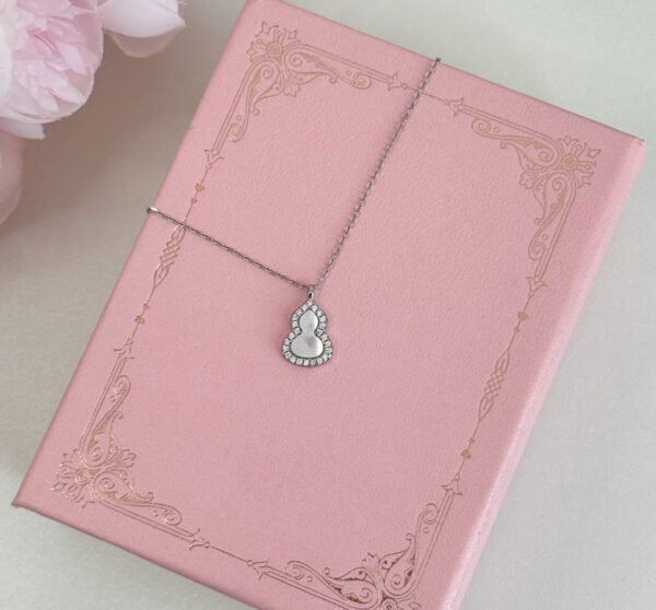 S925 sterling silver mother-of-pearl zircon small gourd necklace