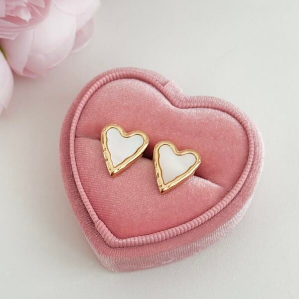 Natural shells white heart earrings