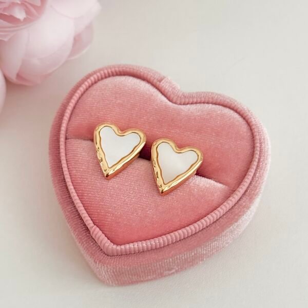 Natural shells white heart earrings