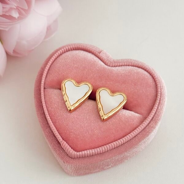 Natural shells white heart earrings